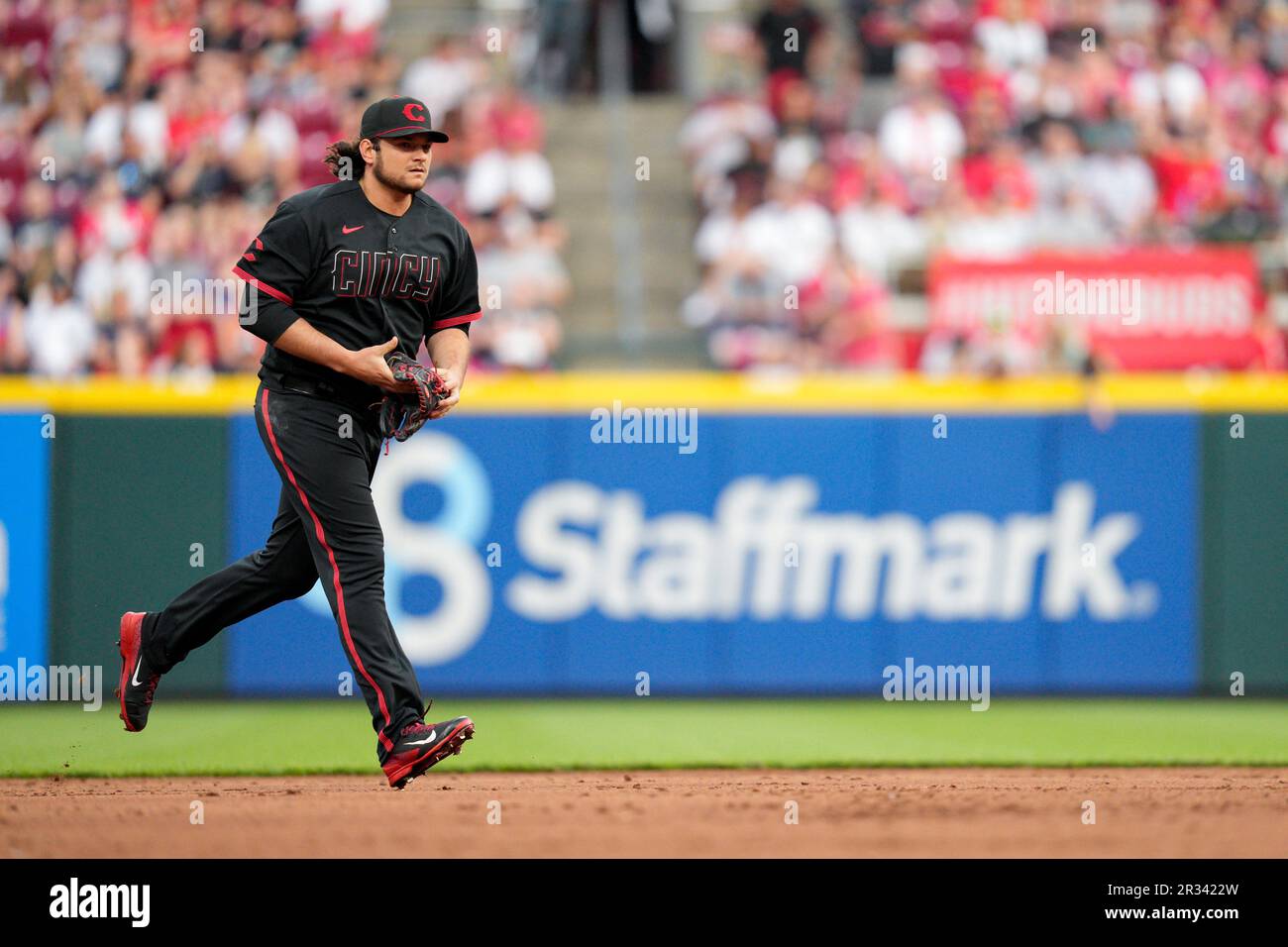 Cincinnati Reds relief pitcher Ian Gibaut enters the field against the