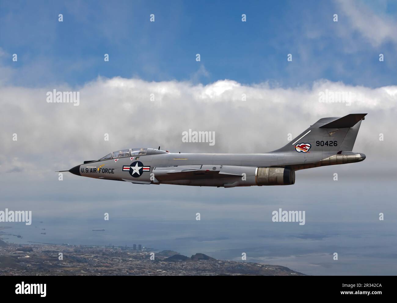 McDonnell F101 Voodoo in flight Stock Photo Alamy