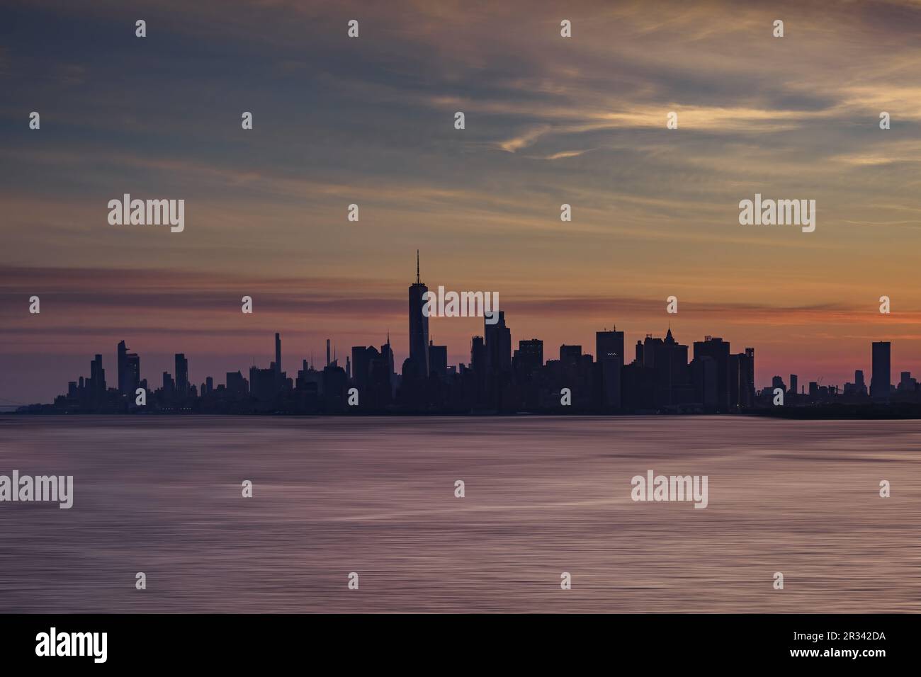 Sunrise over new york city skyline hi-res stock photography and images ...