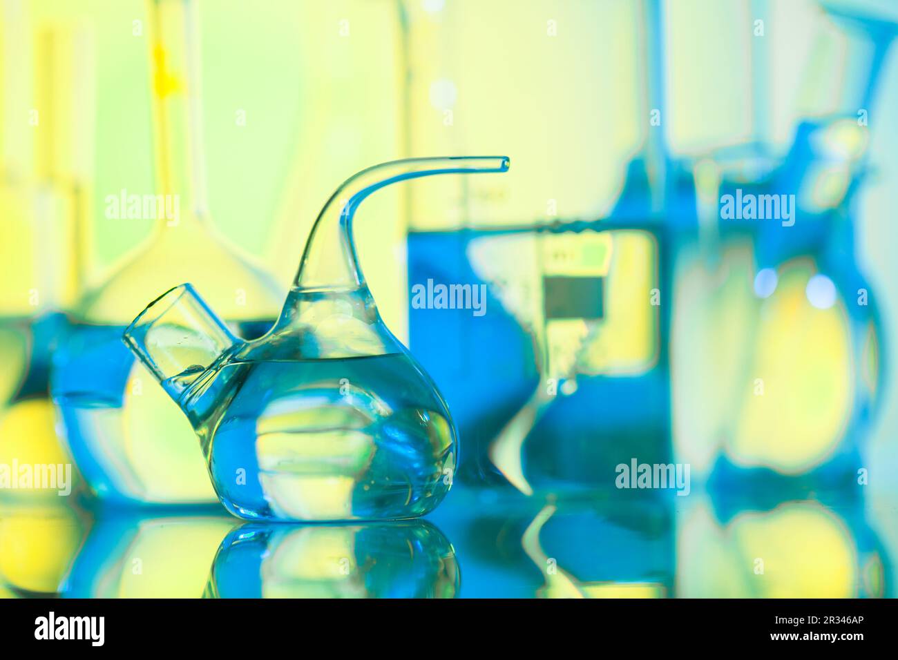 Glass retort hi-res stock photography and images - Alamy