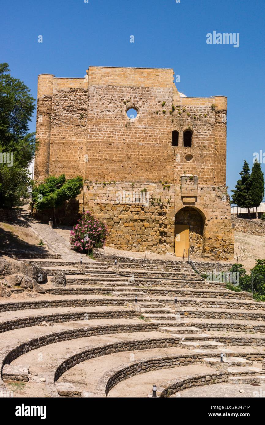 iglesia renacentista de Santo Domingo, Castillo de La Iruela, origen almohade, construido sobre cimientos pre-bereberes, La Iruela, valle del Guadalquivir, parque natural sierras de Cazorla, Segura y Las Villas, Jaen, Andalucia, Spain. Stock Photo