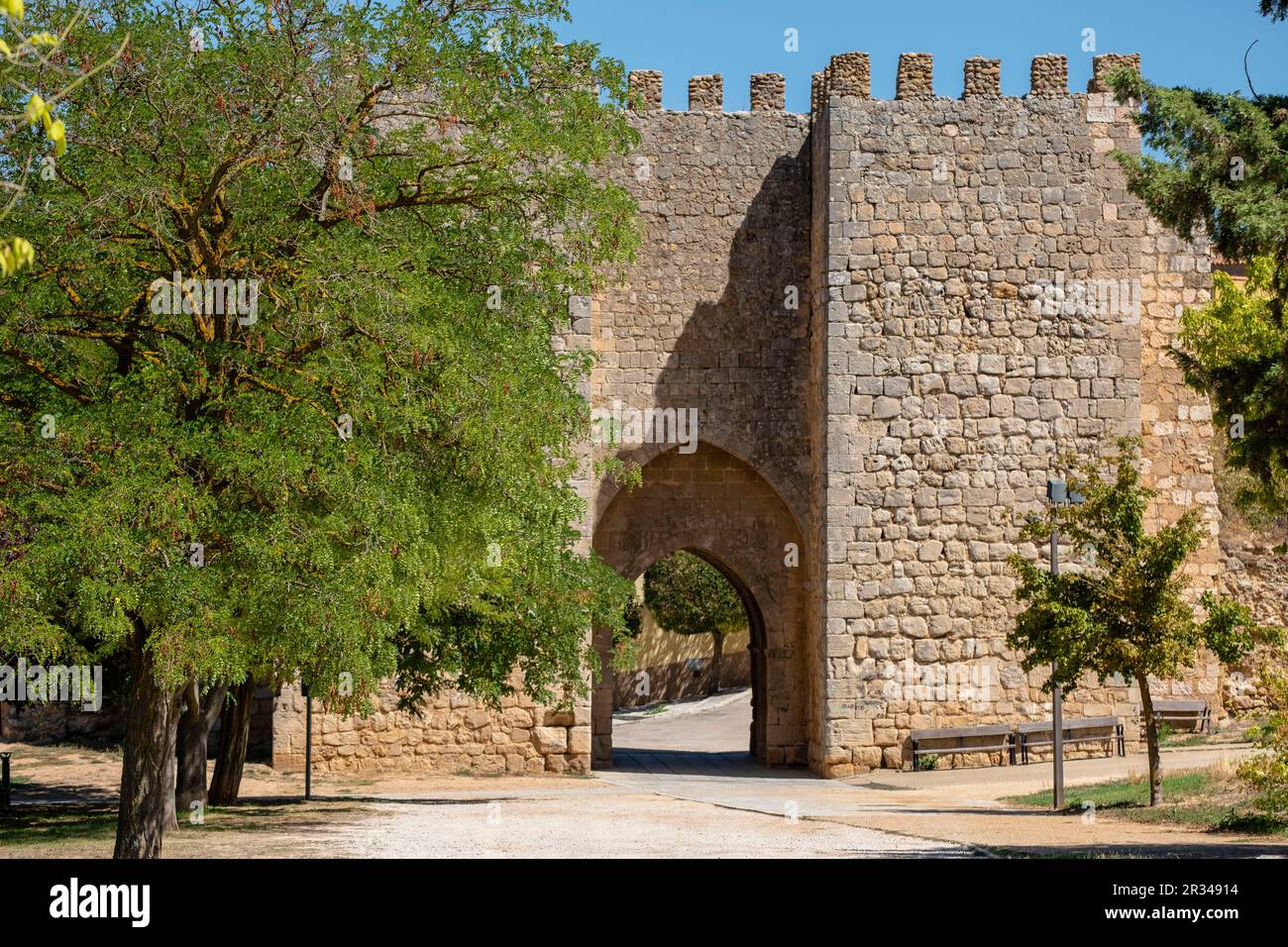 Puerta del Mercado, recinto amurallado de los siglos XII-XIII, Almazán, Soria, comunidad autónoma de Castilla y León, Spain, Europe. Stock Photo