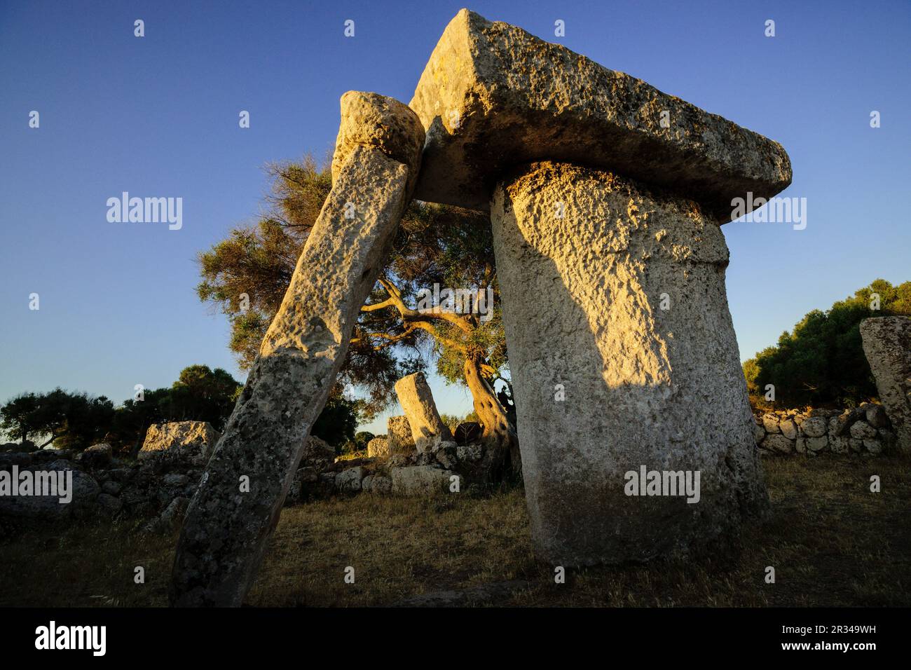 santuario de Taula, poblado prehistòrico de Talatí de Dalt, 1300 a.C, Maó. Menorca, Islas Baleares, España. Stock Photo