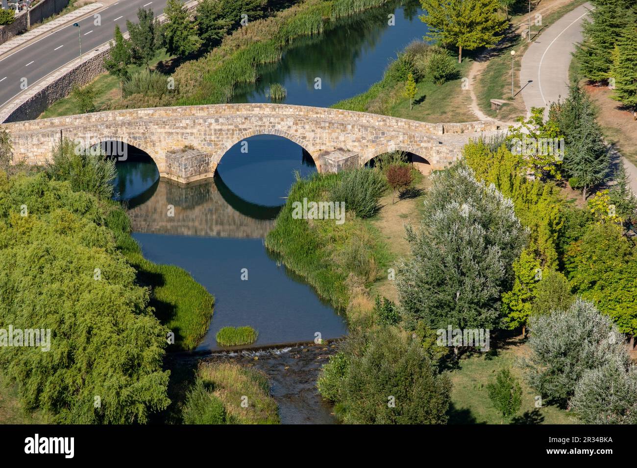 Puente romano sobre el río Ucero y Torre del agua, Soria, Comunidad Autónoma de Castilla, Spain, Europe. Stock Photo