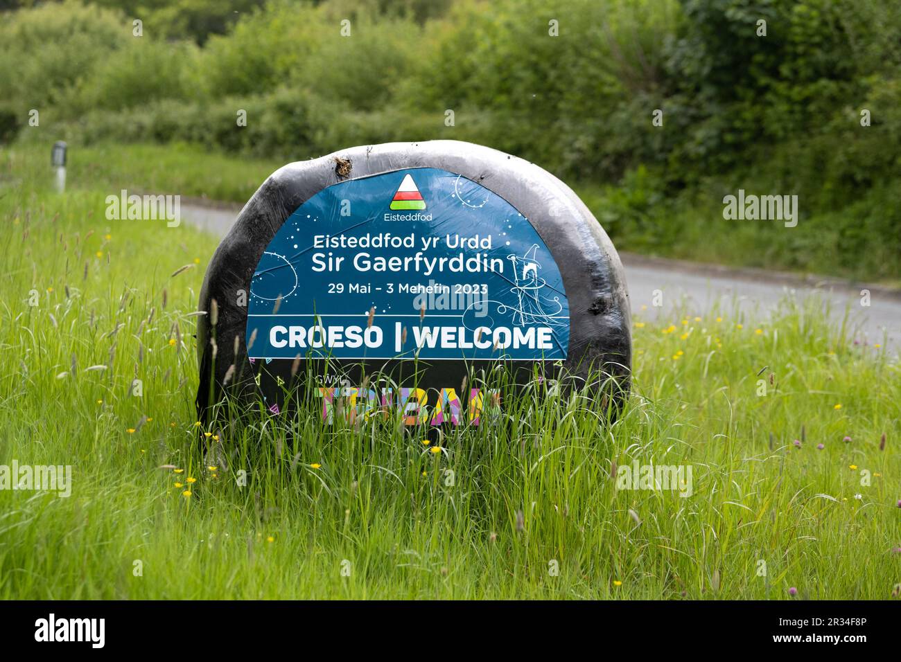 Welcome to Eisteddfod yr Urdd, Llandovery, Carmarthenshire, Wales sign for the Welsh Language Youth Festival of literature, music and performing arts Stock Photo