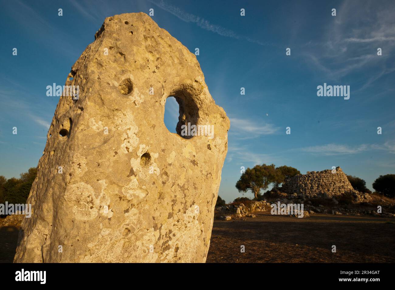 Talaiot central.Poblado talaiótico de Talatí de Dalt, 1000 - 2000 b.C. Maó. (2011) Menorca.Islas Baleares. España. Stock Photo