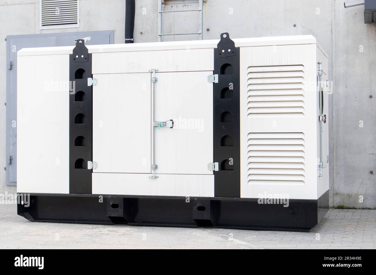 Mobile, standby industrial diesel generator for emergency power supply