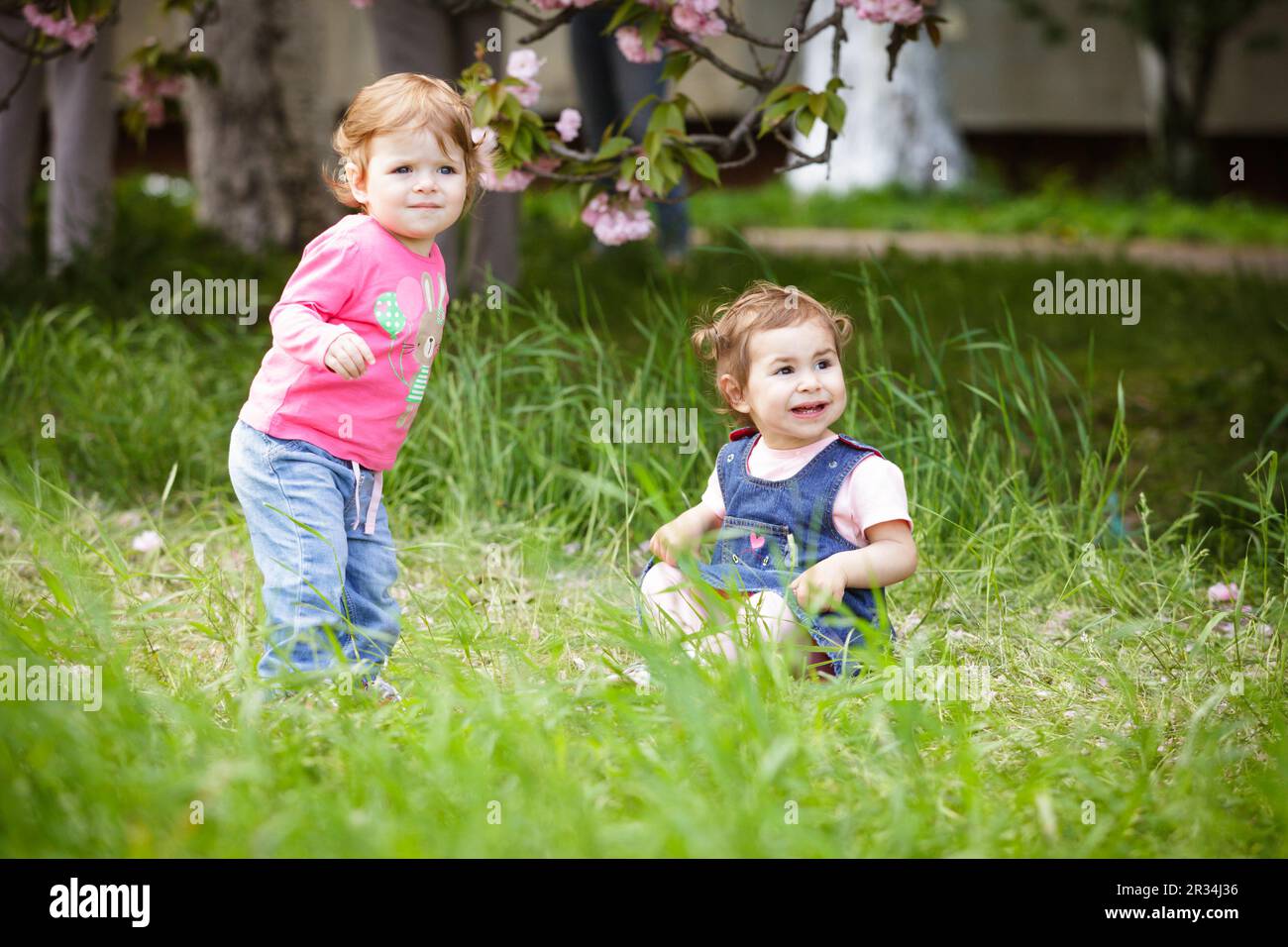 2 pretty girls hi-res stock photography and images - Page 2 - Alamy