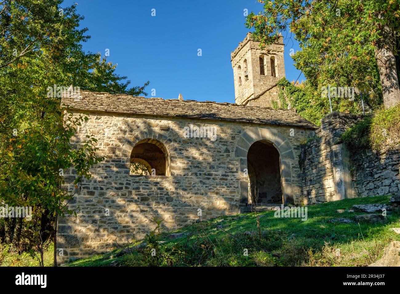 Asín de Broto ,municipio de Broto, Sobrarbe,Huesca, Aragón, cordillera ...