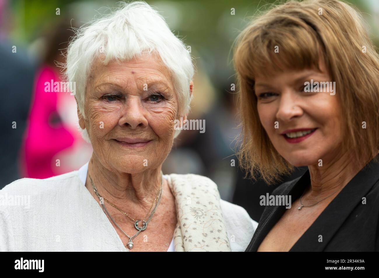Dame judi dench and her daughter hi-res stock photography and images ...