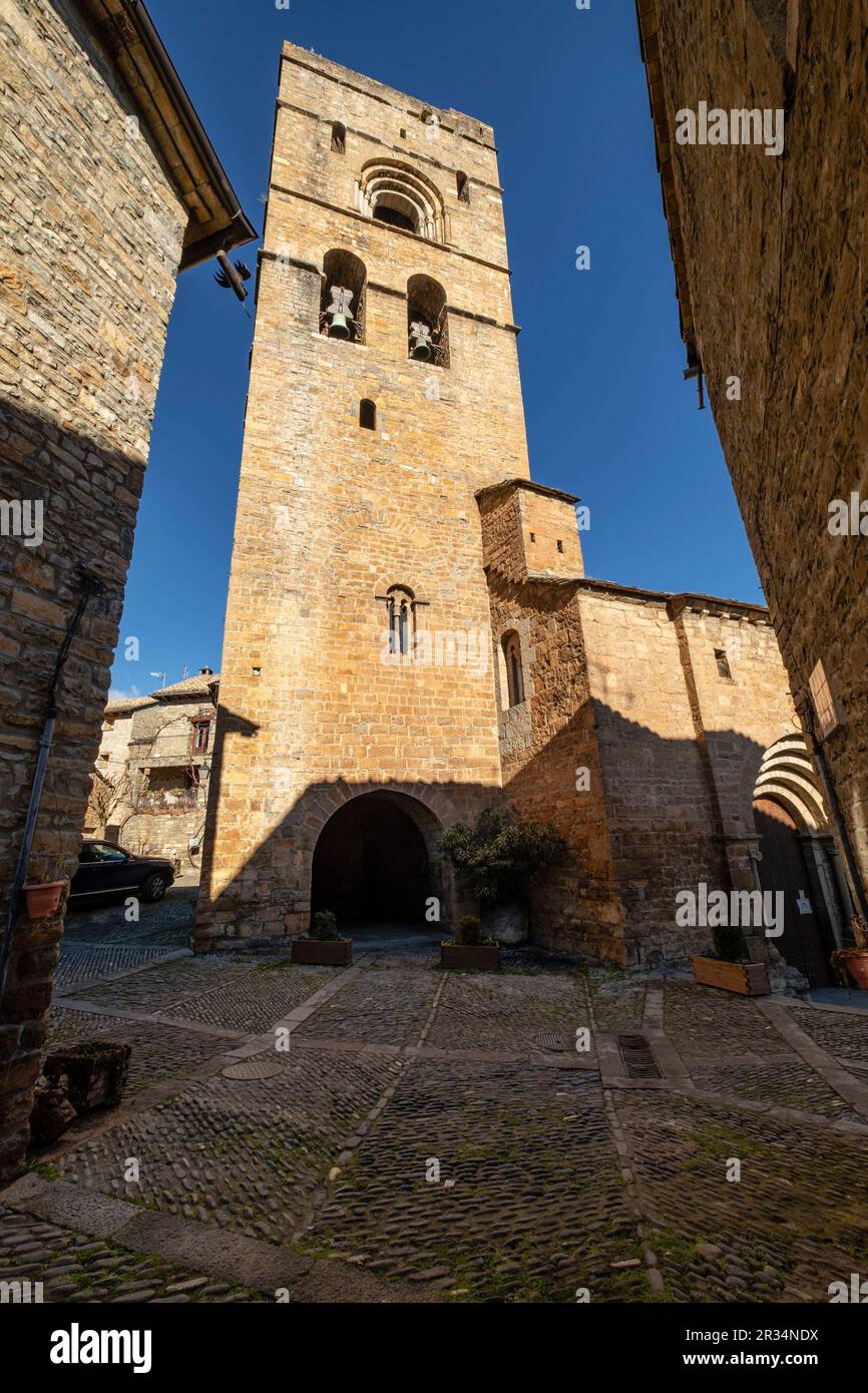 Iglesia parroquial de Santa María, iniciada en el siglo XI d. C. y