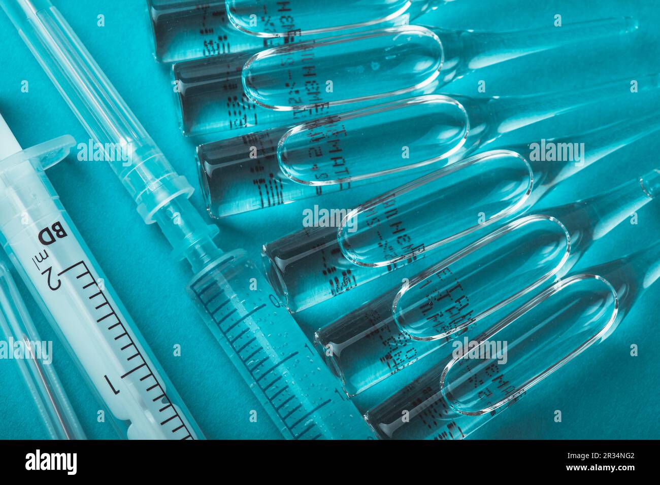 Injection medicine drug medicament hi-res stock photography and images ...