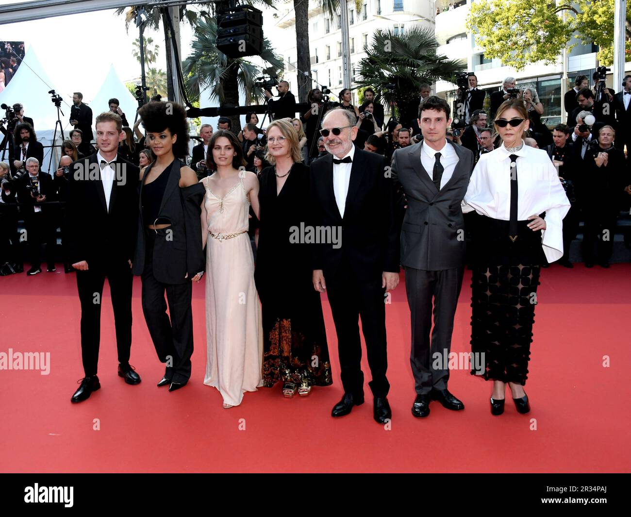Cannes, France. 22nd May, 2023. 76th Cannes Film Festival 2023, evening 7 - Red Carpet film 'Club Zero'. In the photo Clotilde Courau, Julien Frison, Jean-Pierre Darroussin, Anna Novion, Ella Rumpf, Sonia Bonny and Idir Azougli Credit: Independent Photo Agency/Alamy Live News Stock Photo