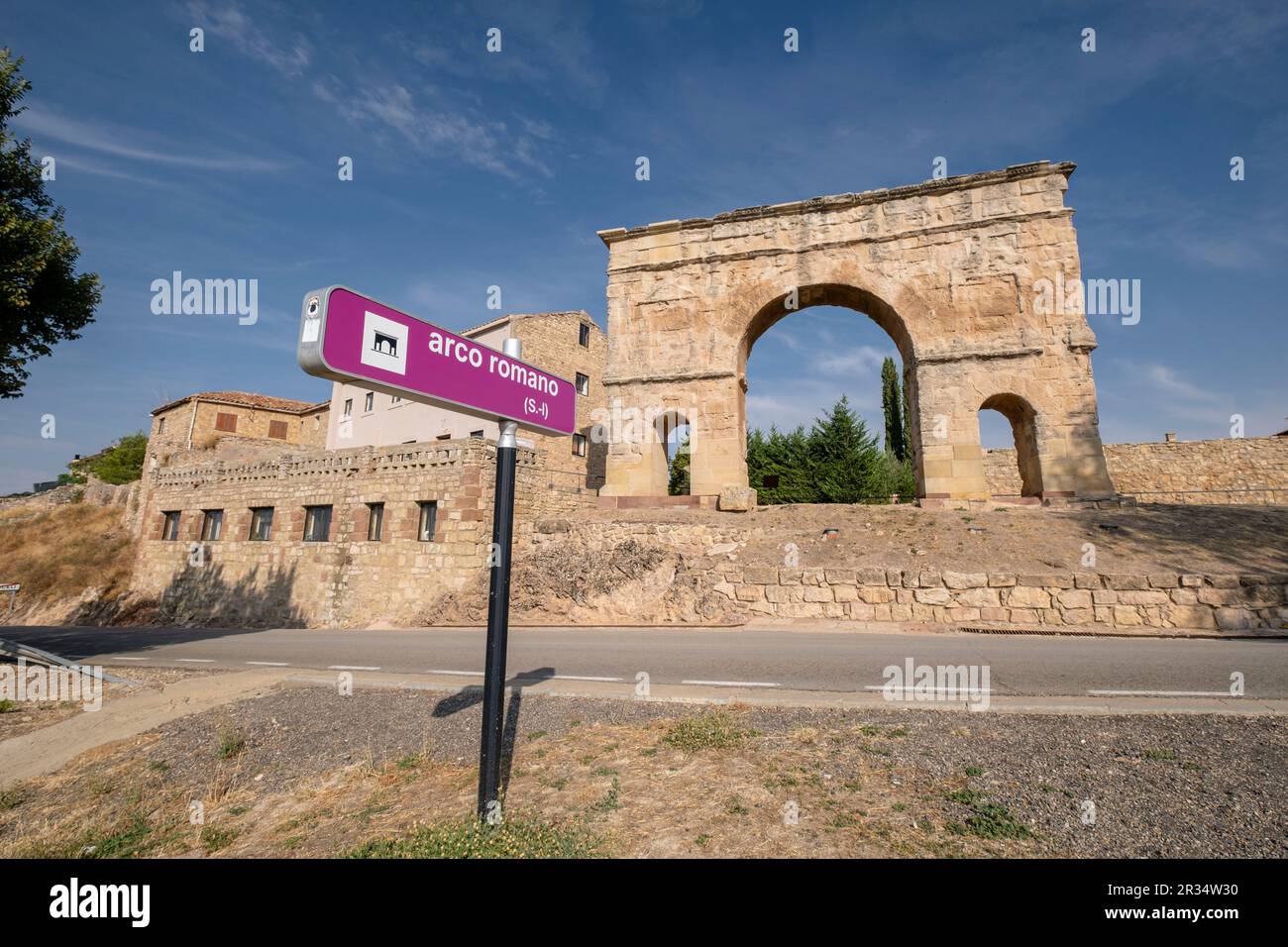 arco de triunfo romano, siglo I a. C., Medinaceli, Soria, comunidad autónoma de Castilla y León, Spain, Europe. Stock Photo