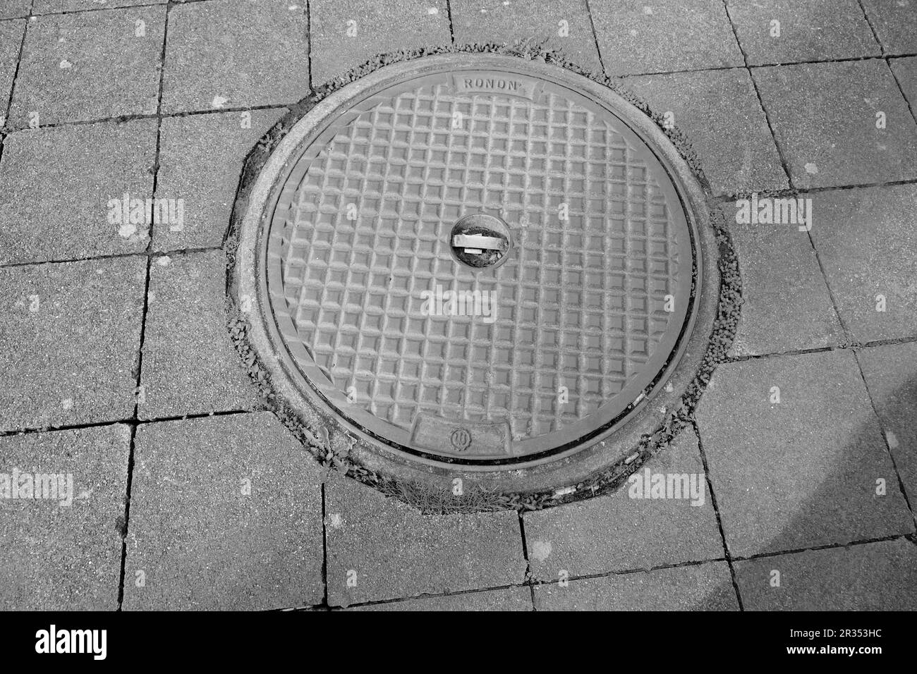 Preventing flooding by efficiently draining it away through a hires