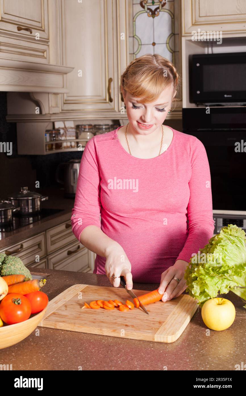 Pregnant belly plate of food hi-res stock photography and images - Alamy