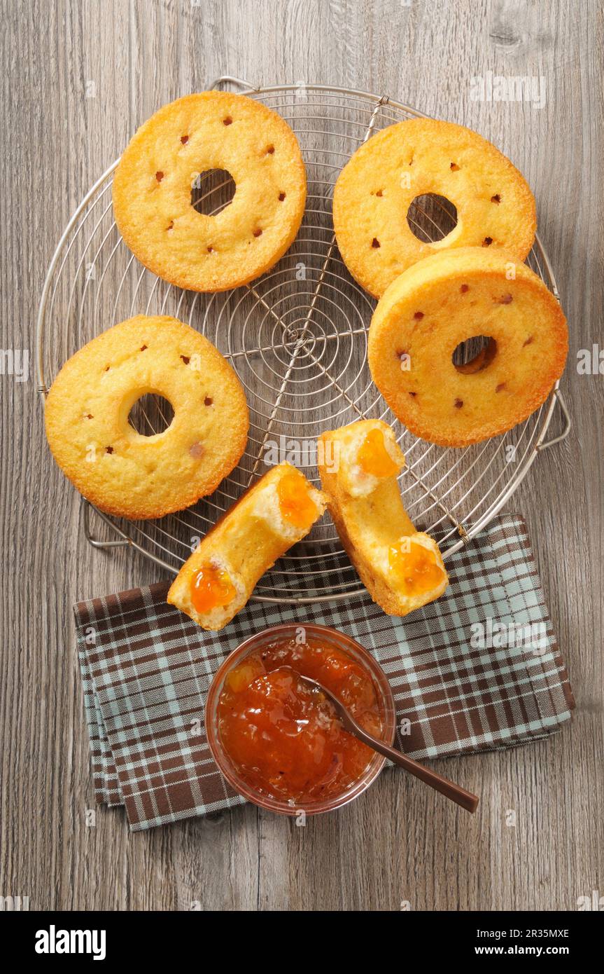 Ring shaped Cakes With Jam On A Cooling Rack Stock Photo Alamy ring-shaped-cakes-with-jam-on-a-cooling-rack-stock-photo-alamy