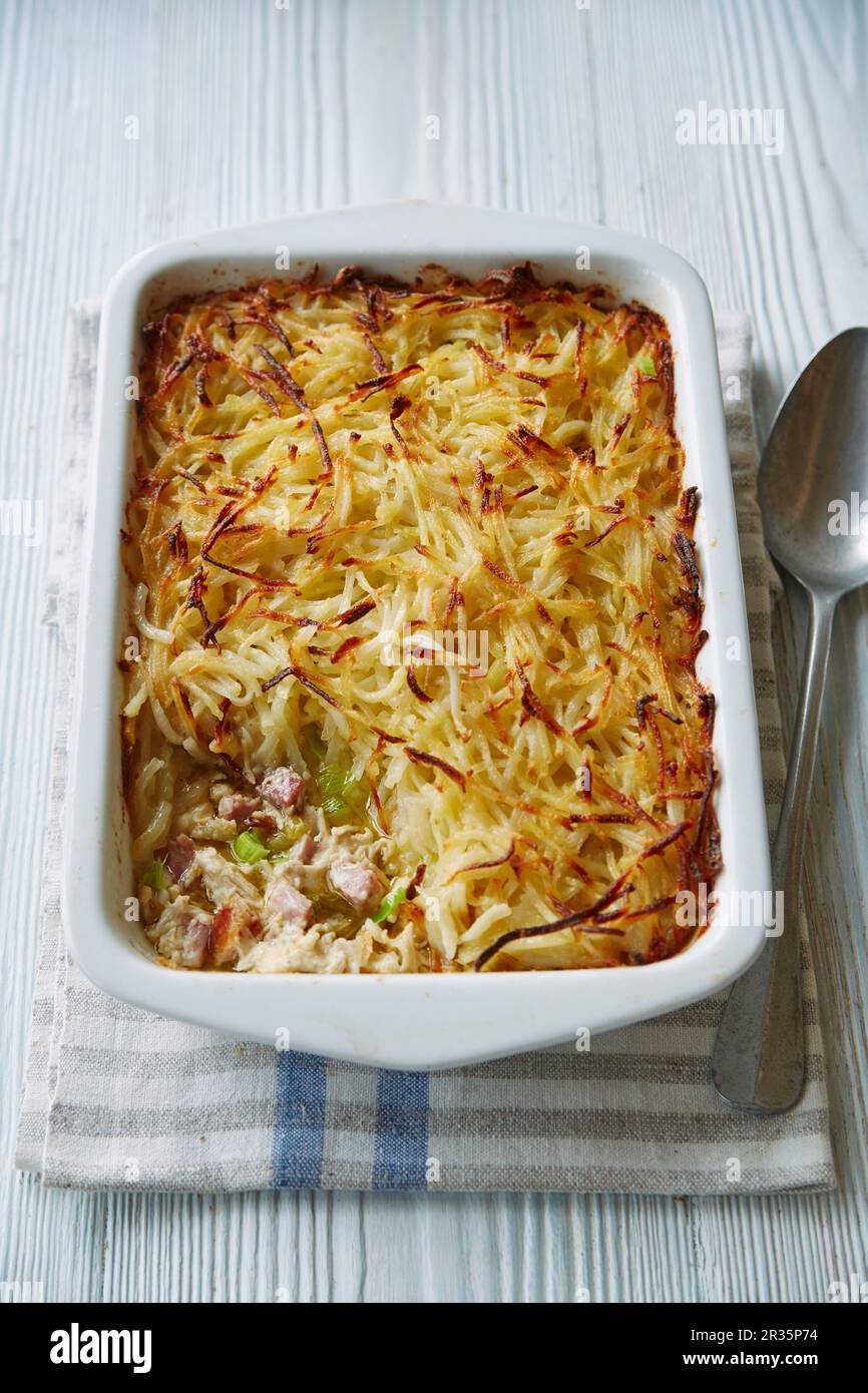 Chicken pie potato topping hi-res stock photography and images - Alamy
