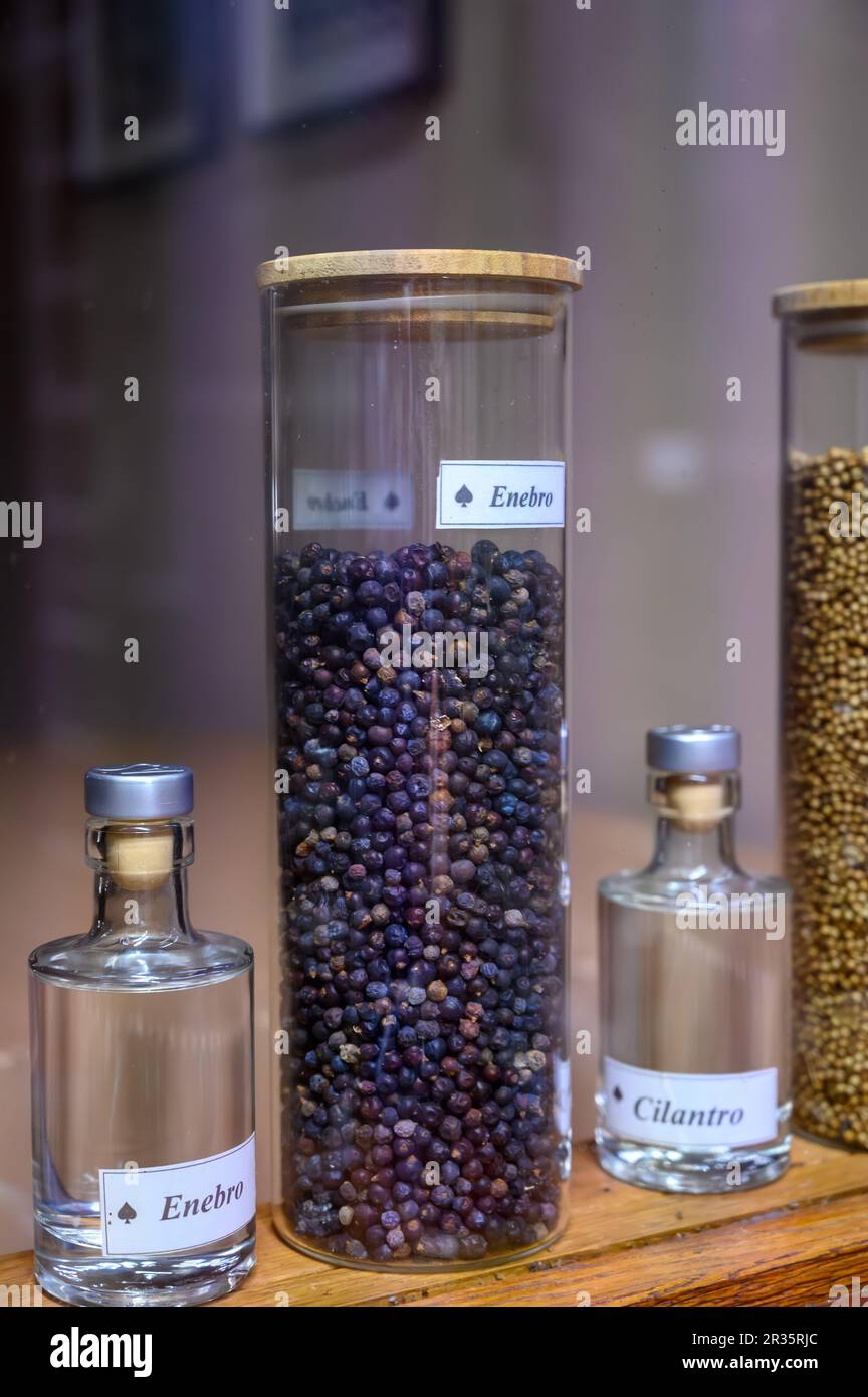 Pomelo gin and tonic hires stock photography and images Alamy