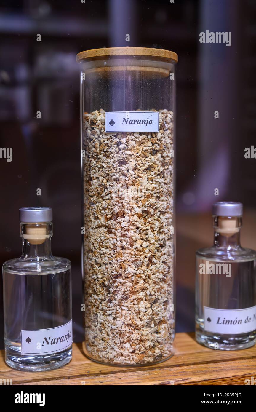 Pomelo gin and tonic hires stock photography and images Alamy