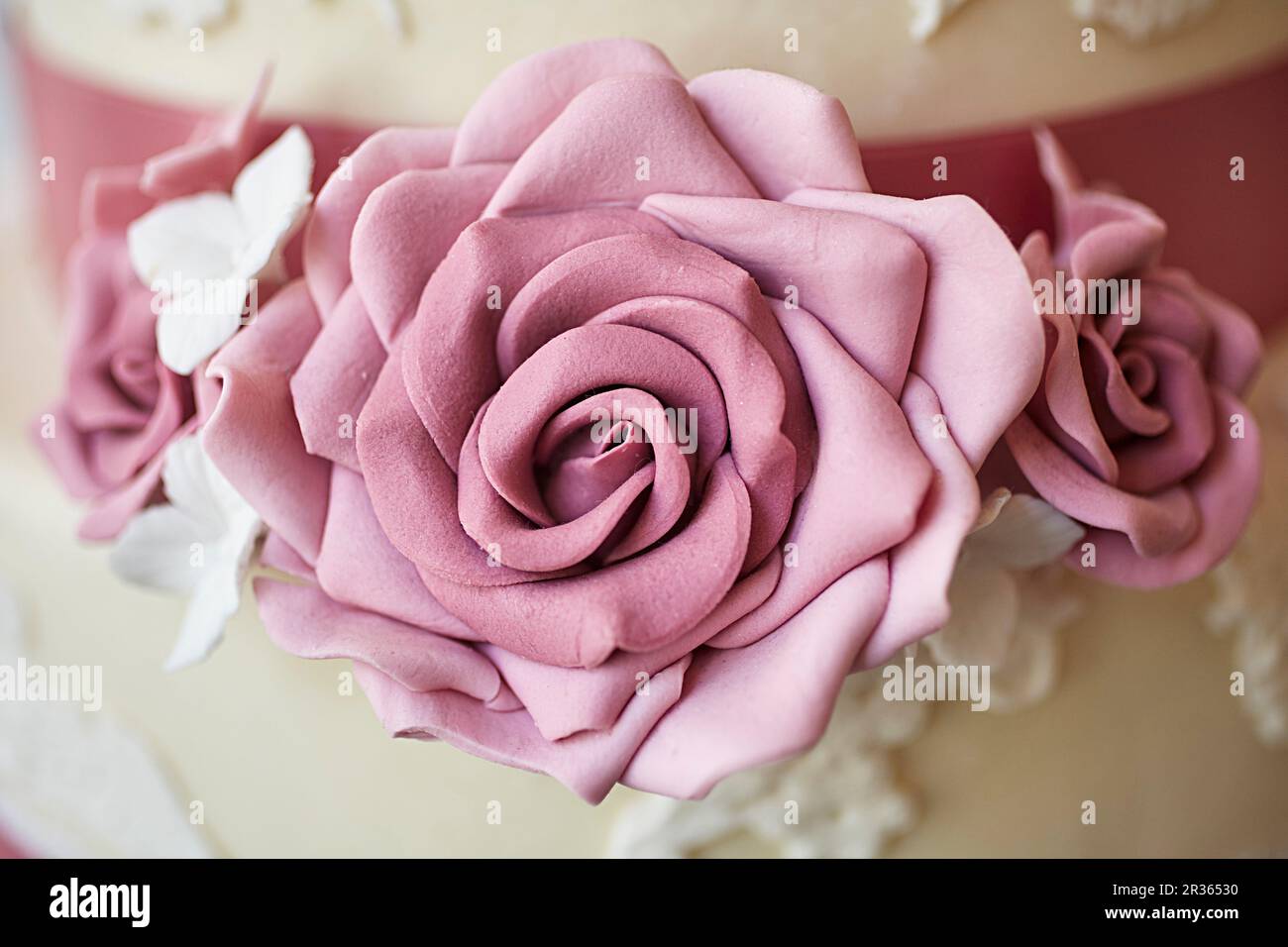 Closeup shot wedding cake hi-res stock photography and images - Alamy