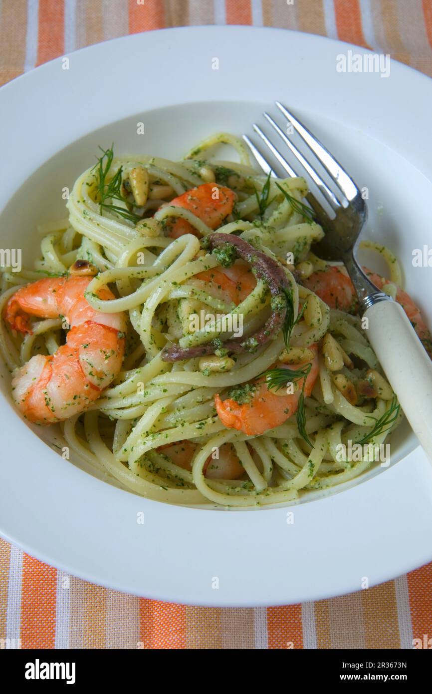 Linguine with prawns and pesto Stock Photo Alamy