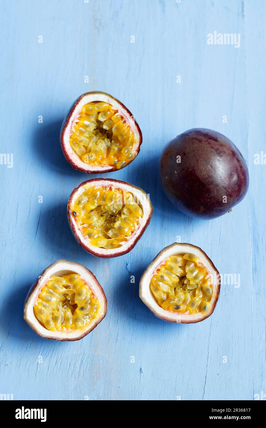 Whole halved passion fruits hi-res stock photography and images - Alamy