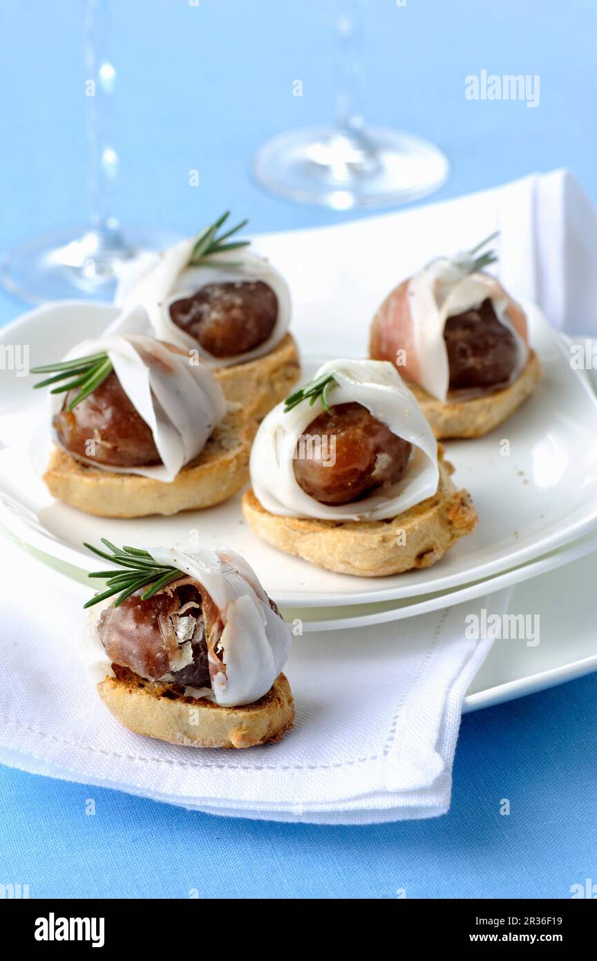 Marroni al lardo e rosmarino (glacé chestnuts with lardo, Italy) Stock Photo