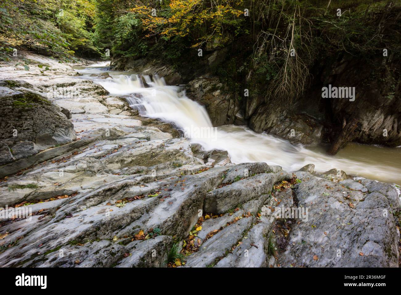 cascada de El Cubo, rio Urbeltza, selva de Irati,comunidad foral de  Navarra, Spain Stock Photo - Alamy