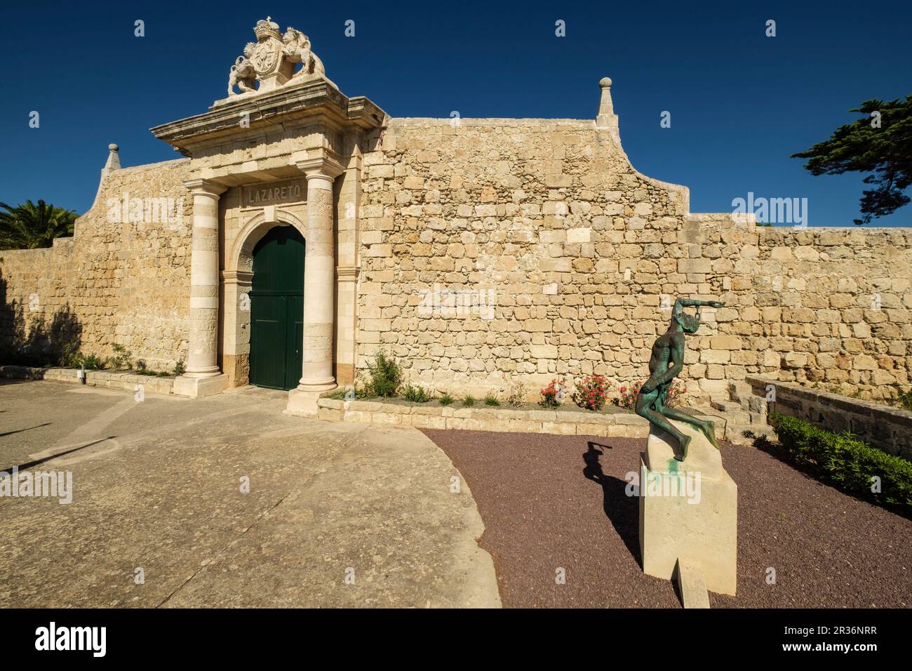 Entrada Principal de la isla del Lazareto, antiguo hospital militar ...