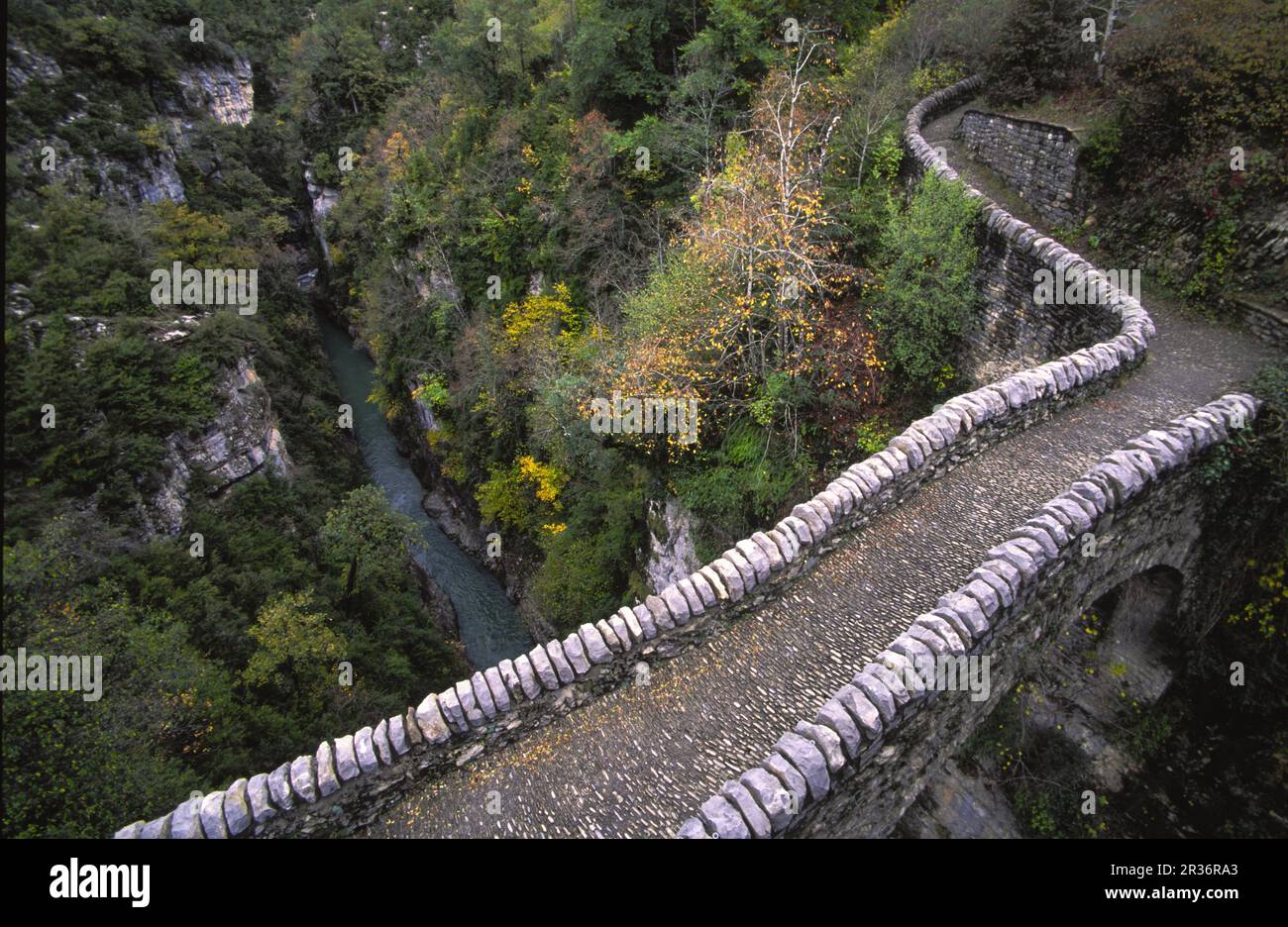 Puente de San Urbez sobre el rio Vellós. Valle de Añisclo.Parque Nacional Ordesa y Monte Perdido..Cordillera Pirenaica. Huesca. España. Stock Photo