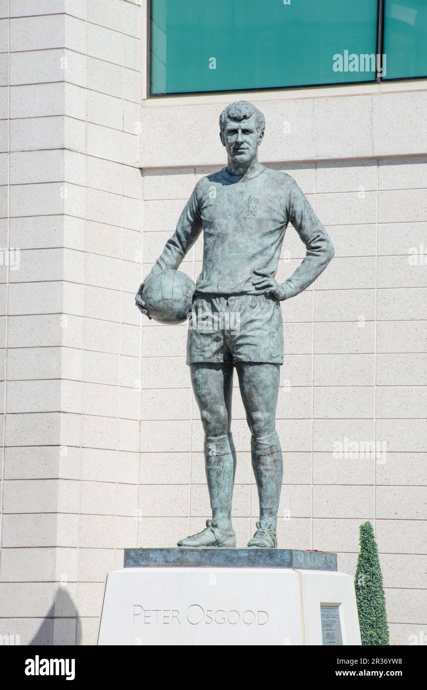 Statue Of Peter Osgood Chelsea FC Legend Outside Stamford Bridge Ground ...