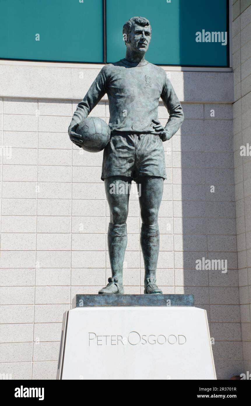 Statue of Peter Osgood Chelsea FC legend outside Stamford Bridge Ground Stock Photo