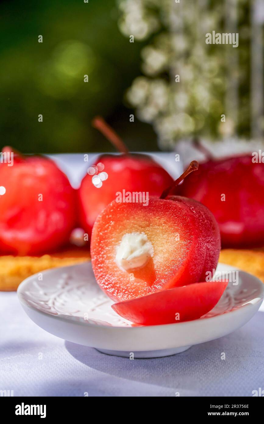 Caramel apples, sliced Stock Photo Alamy
