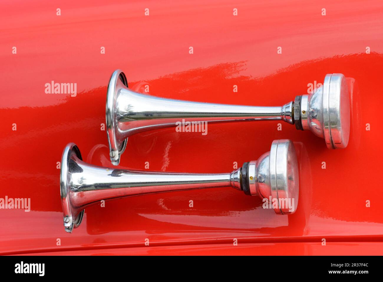 Truck horn hi-res stock photography and images - Alamy