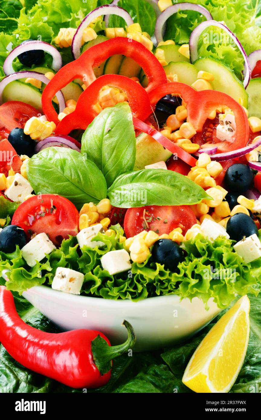 Vegetable salad bowl. Balanced diet Stock Photo Alamy