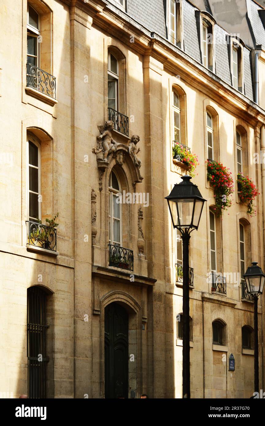 Parisian architecture france hi-res stock photography and images - Alamy