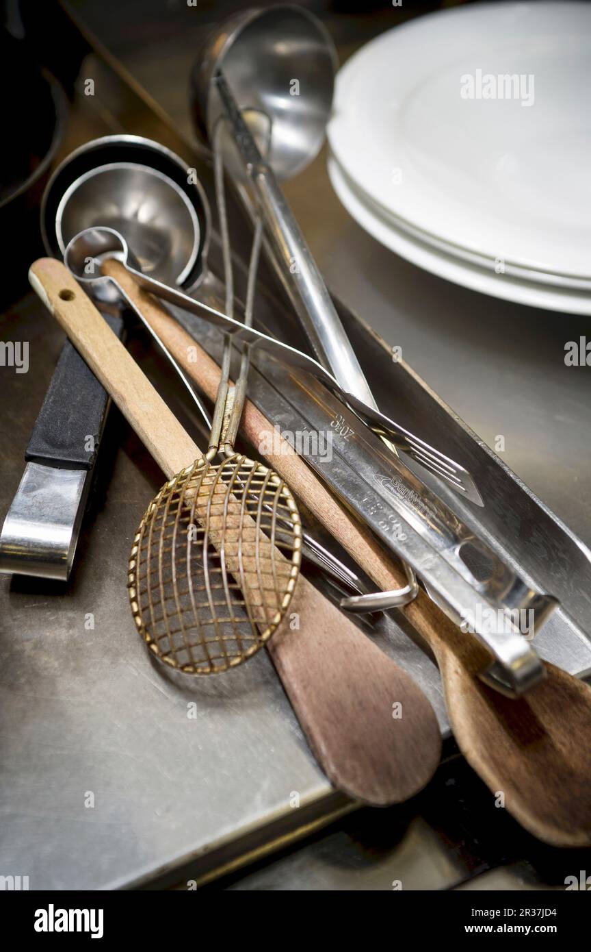 Large scale kitchen hi-res stock photography and images - Alamy