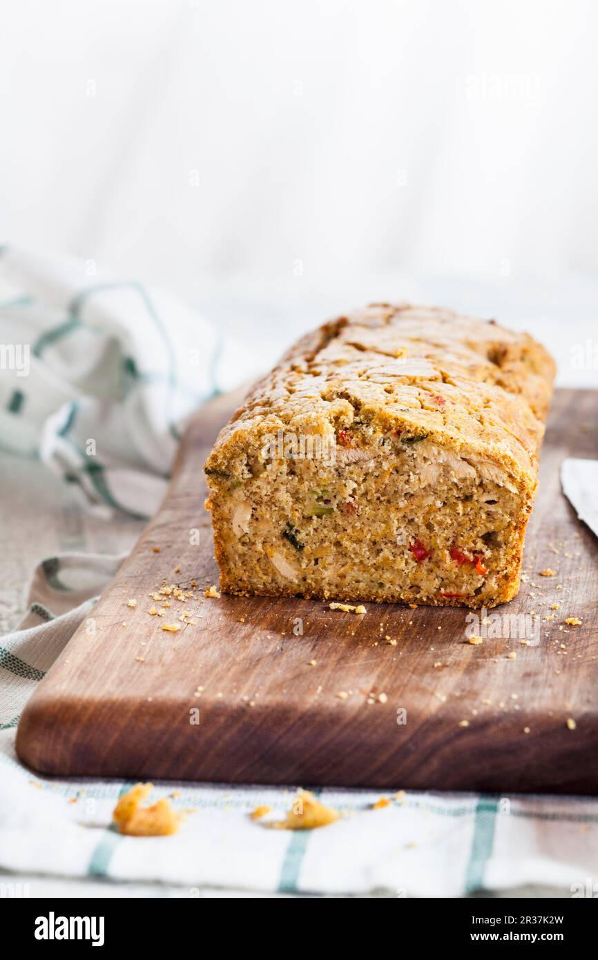 Glutenfree tuna and vegetable bread with cornmeal, leeks and peppers