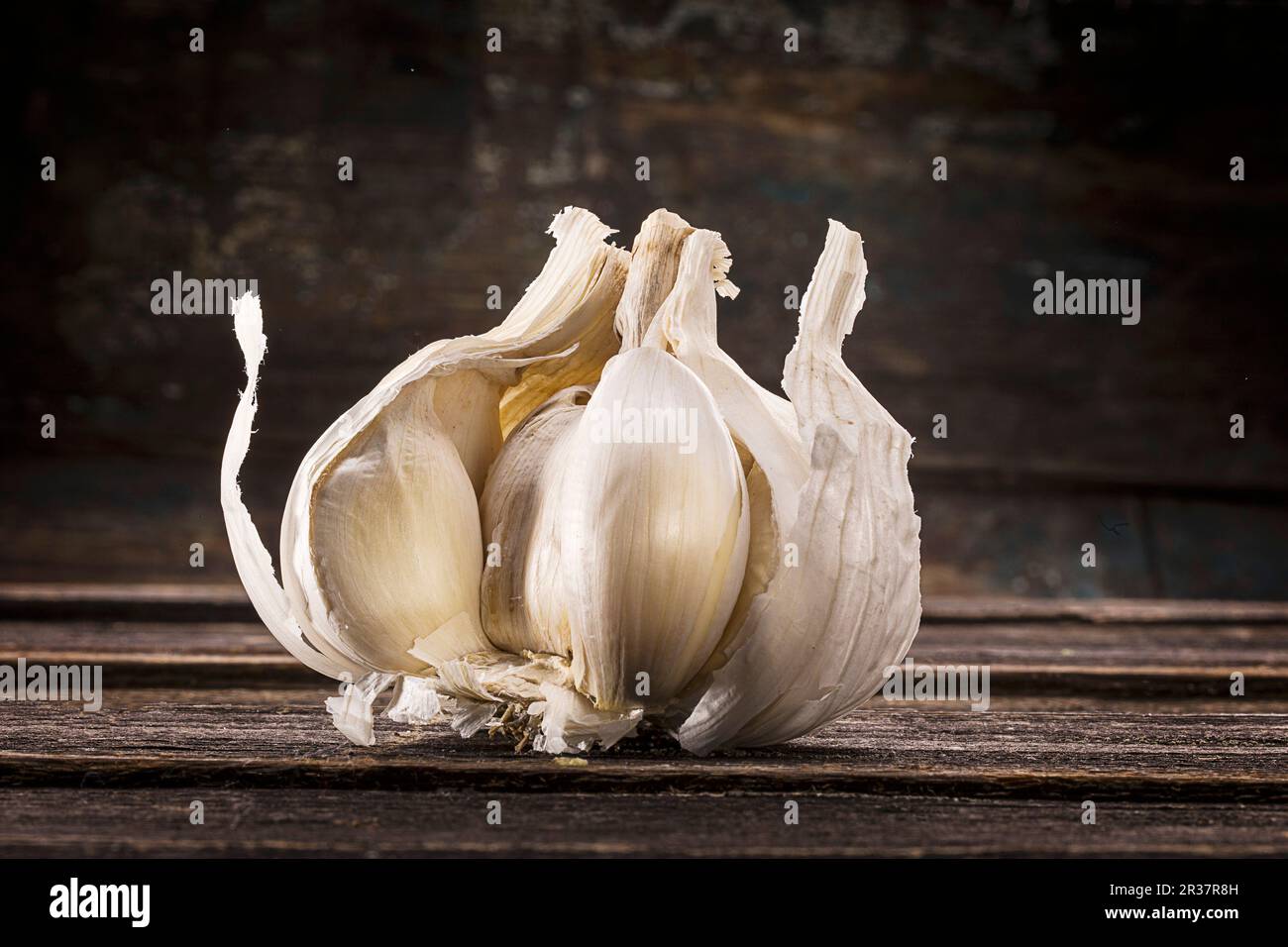 Garlic bulb, torn open Stock Photo Alamy