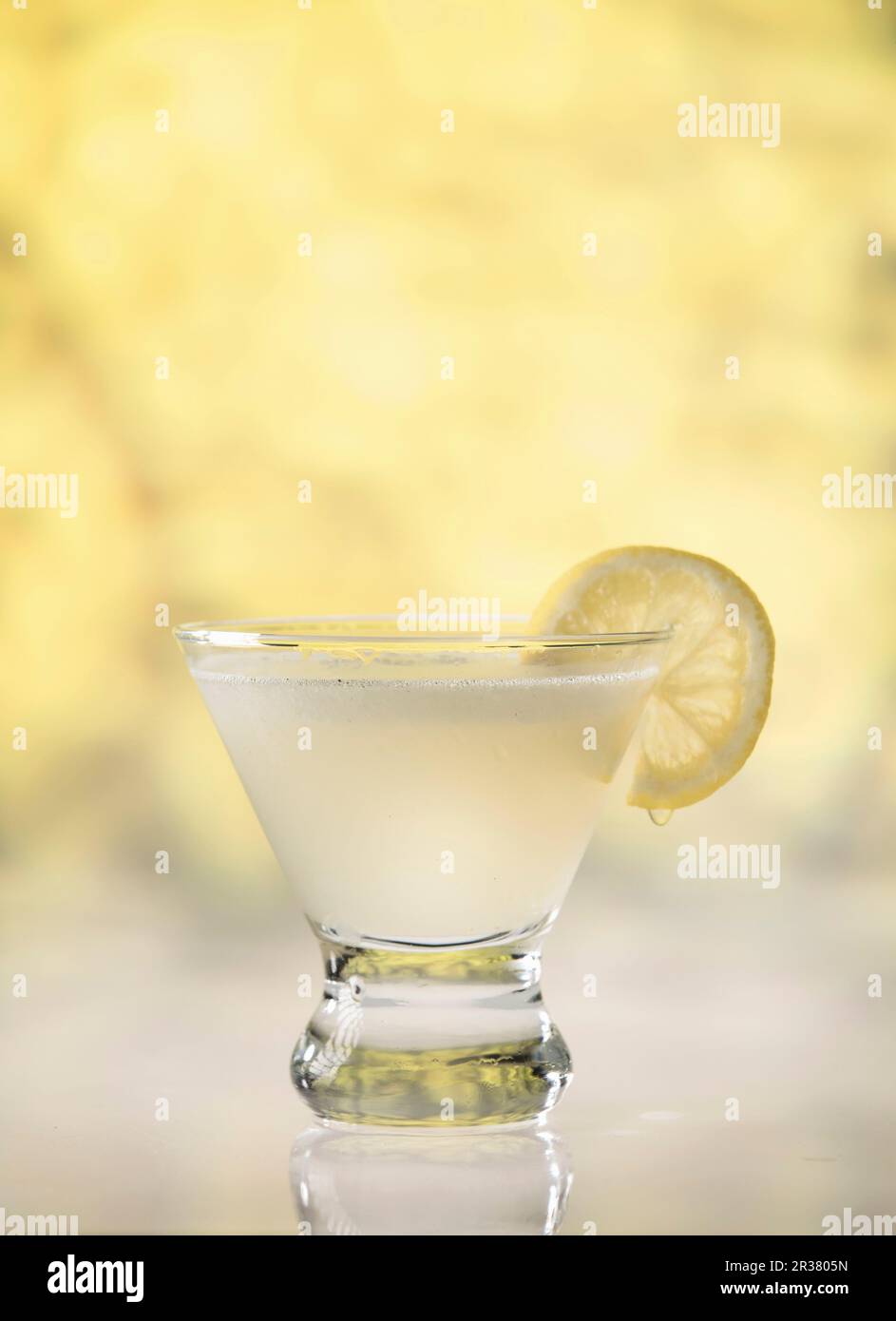 Bees Kness (a cocktail with gin, lemon juice and honey Stock Photo Alamy