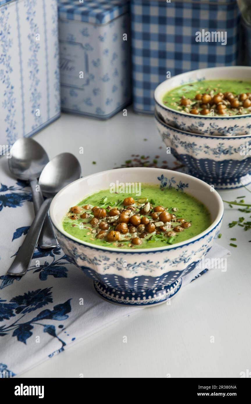 Cream of spinach soup with chickpeas Stock Photo - Alamy