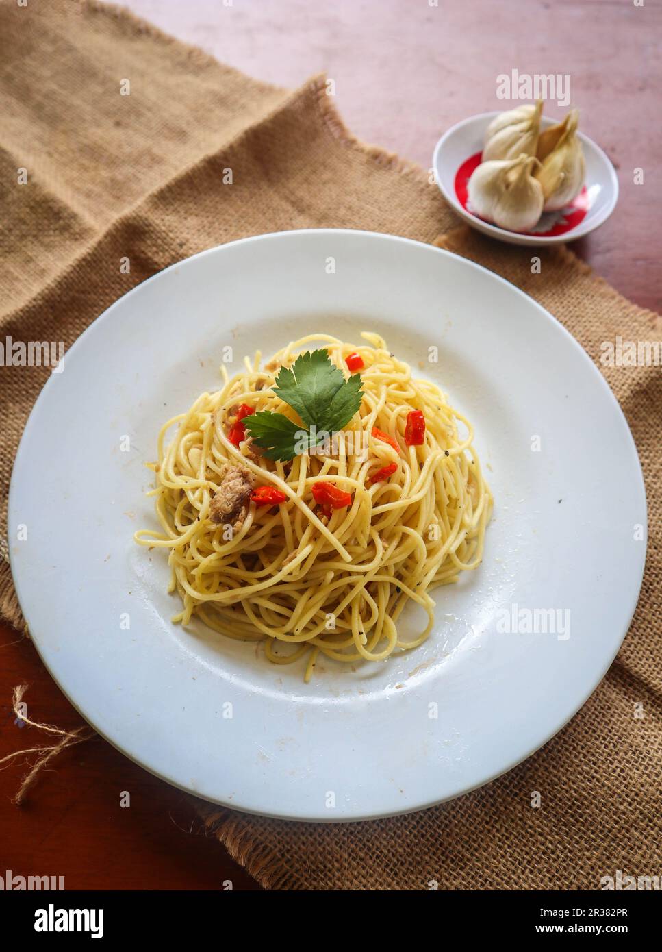 aglio e olio. Italian Pasta Spaghetti, aglio olio e pepperoni