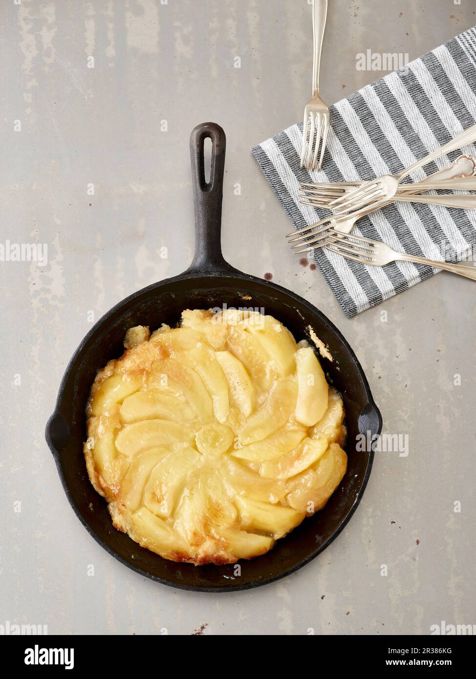 Grilled tarte tatin in a cast iron pan Stock Photo Alamy