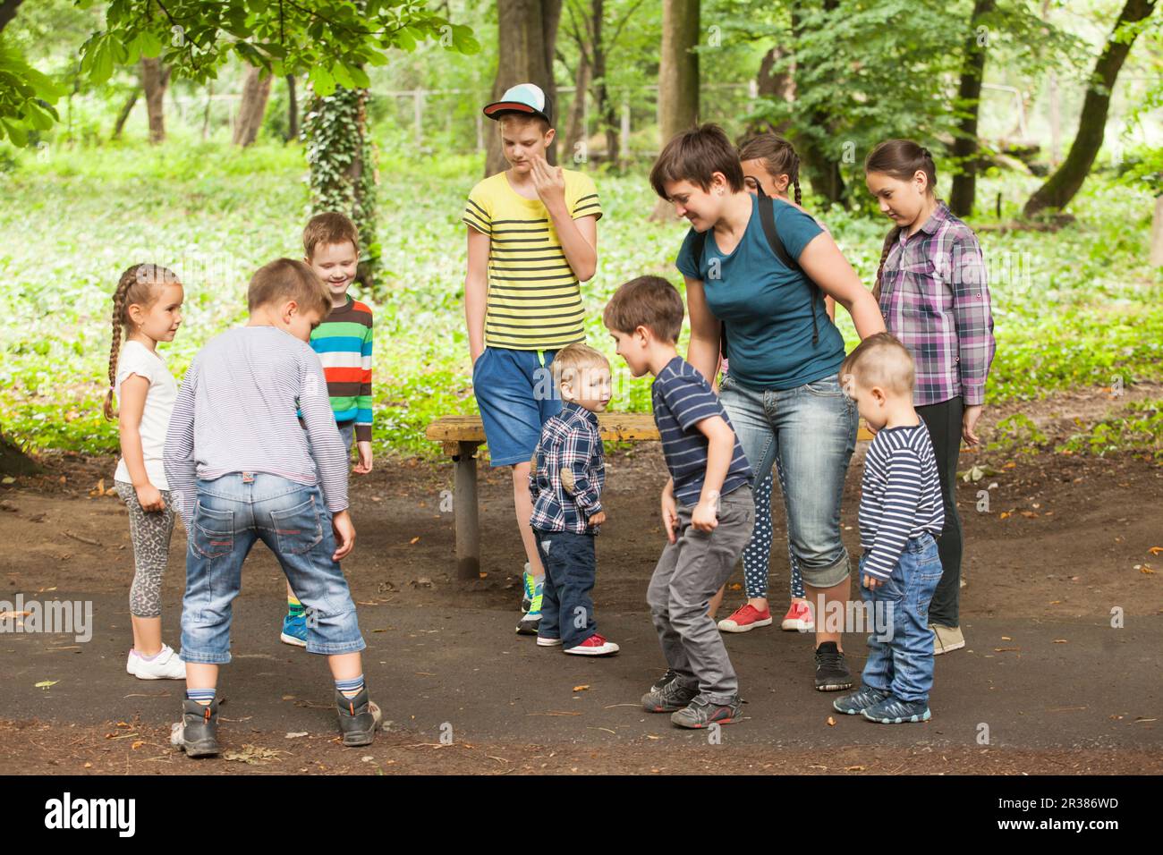 8,478 Games To Play Outside With 3 People Stock Photos, High-Res