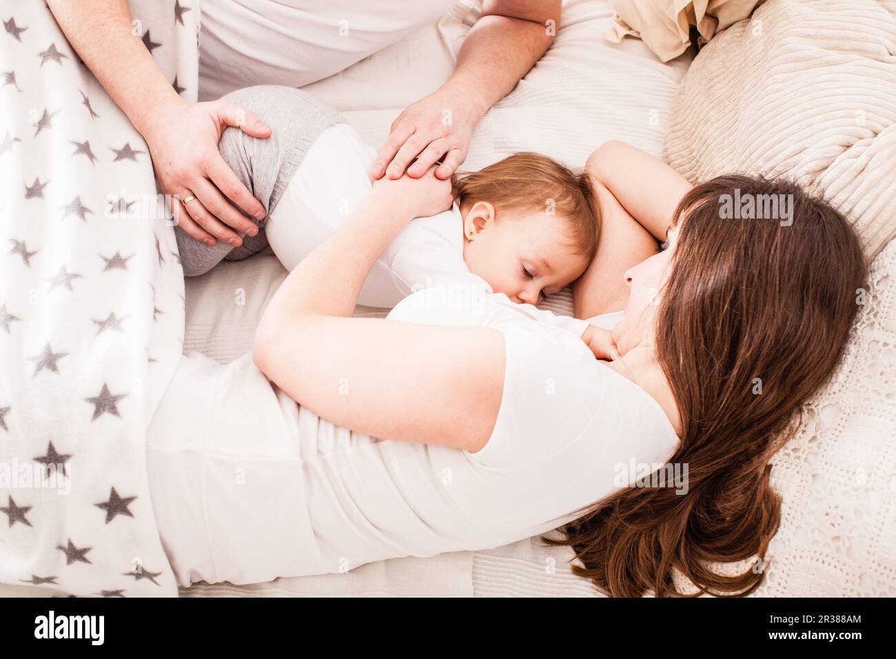 Co sleeping breastfeeding newborn 2025