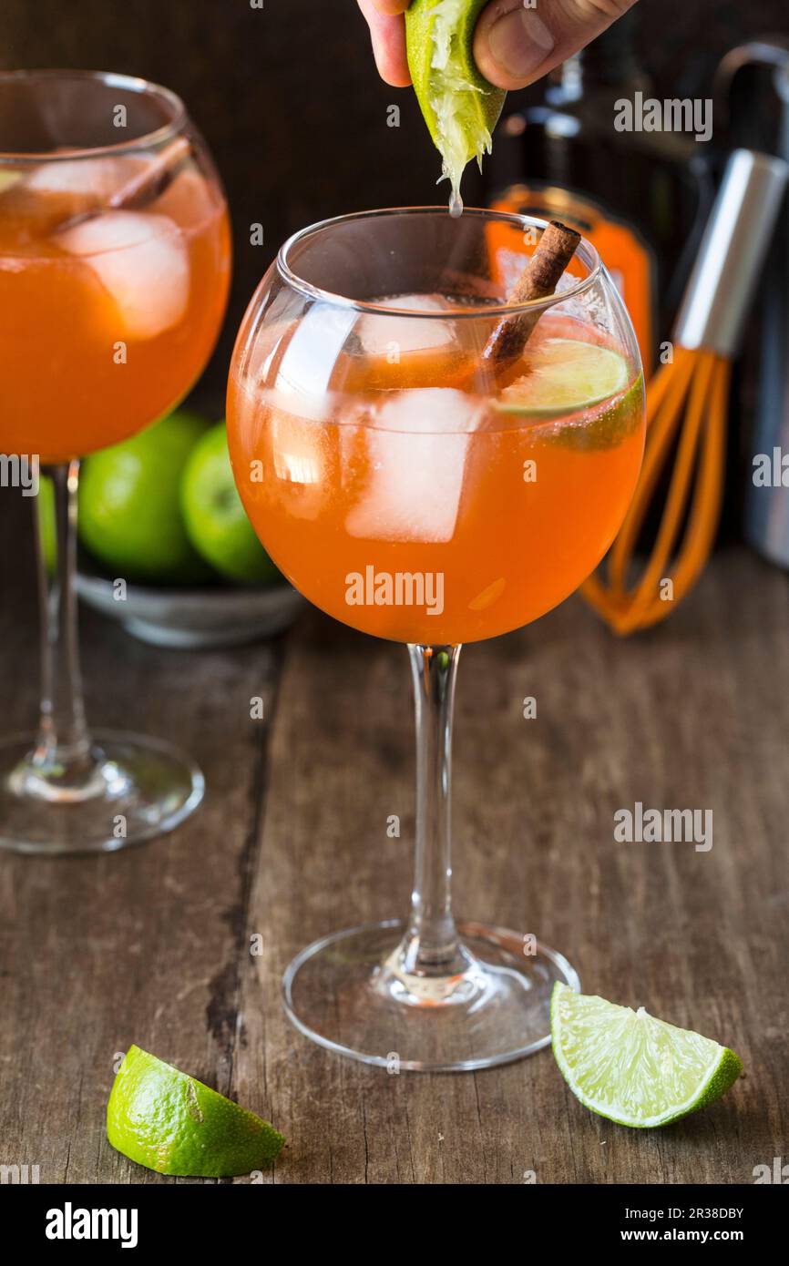 Rum ginger beer cocktail hires stock photography and images Alamy