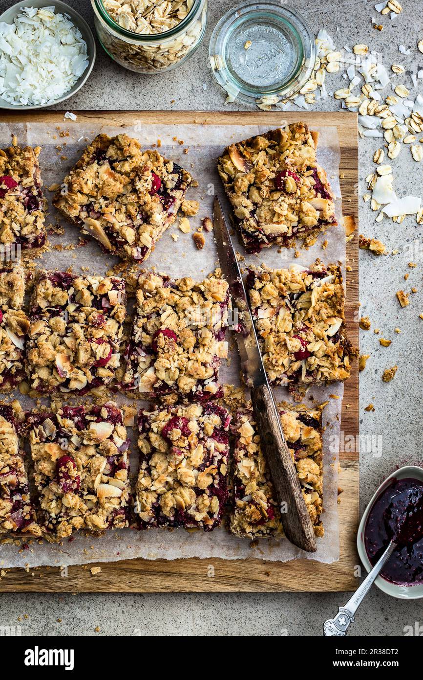 Raspberry cereal bars hi-res stock photography and images - Alamy