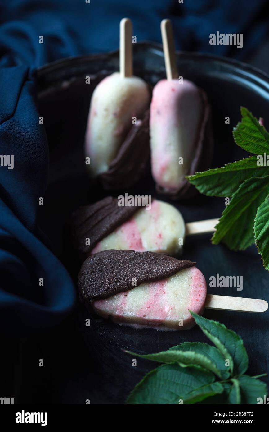 Raspberry ice cream popsicles hi-res stock photography and images - Alamy
