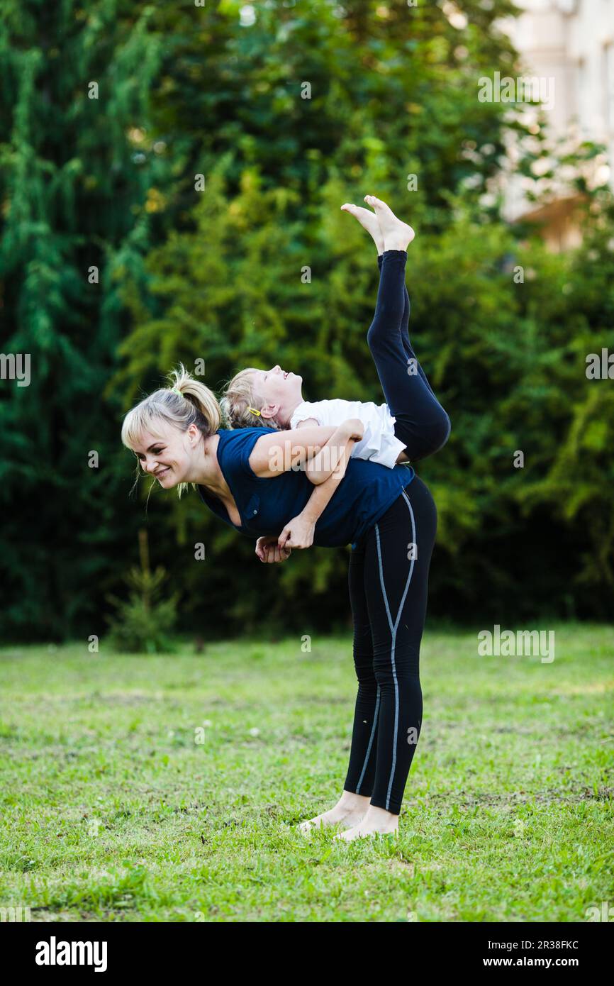 Sporty mother and daughter training Stock Photo - Alamy